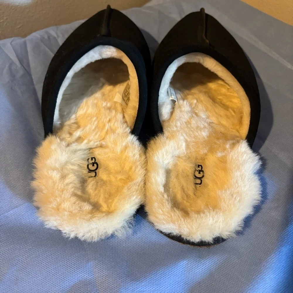 UGG Black and Cream scuff slippers fed  with Sheepskin/wool Lining